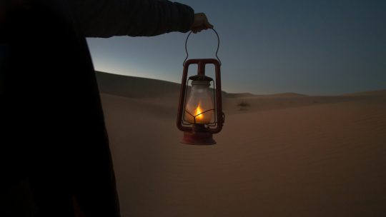 Tijdloze Schoonheid: Rotan Lampen voor Elk Seizoen en Elke Gelegenheid