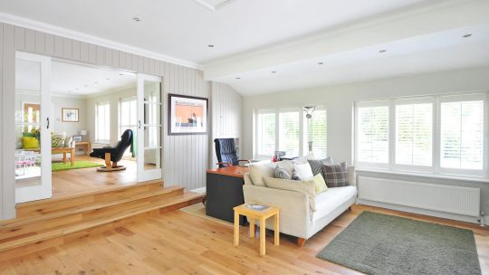 Perfecte Combinatie: PVC Vloeren en Traprenovatie in Tilburg voor een Stijlvolle Makeover