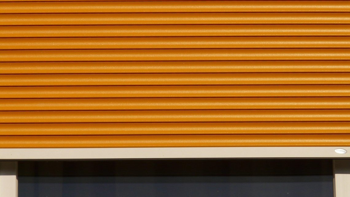 Veiligheid voorop: de voordelen van brandwerende deuren en roldeuren voor je garage